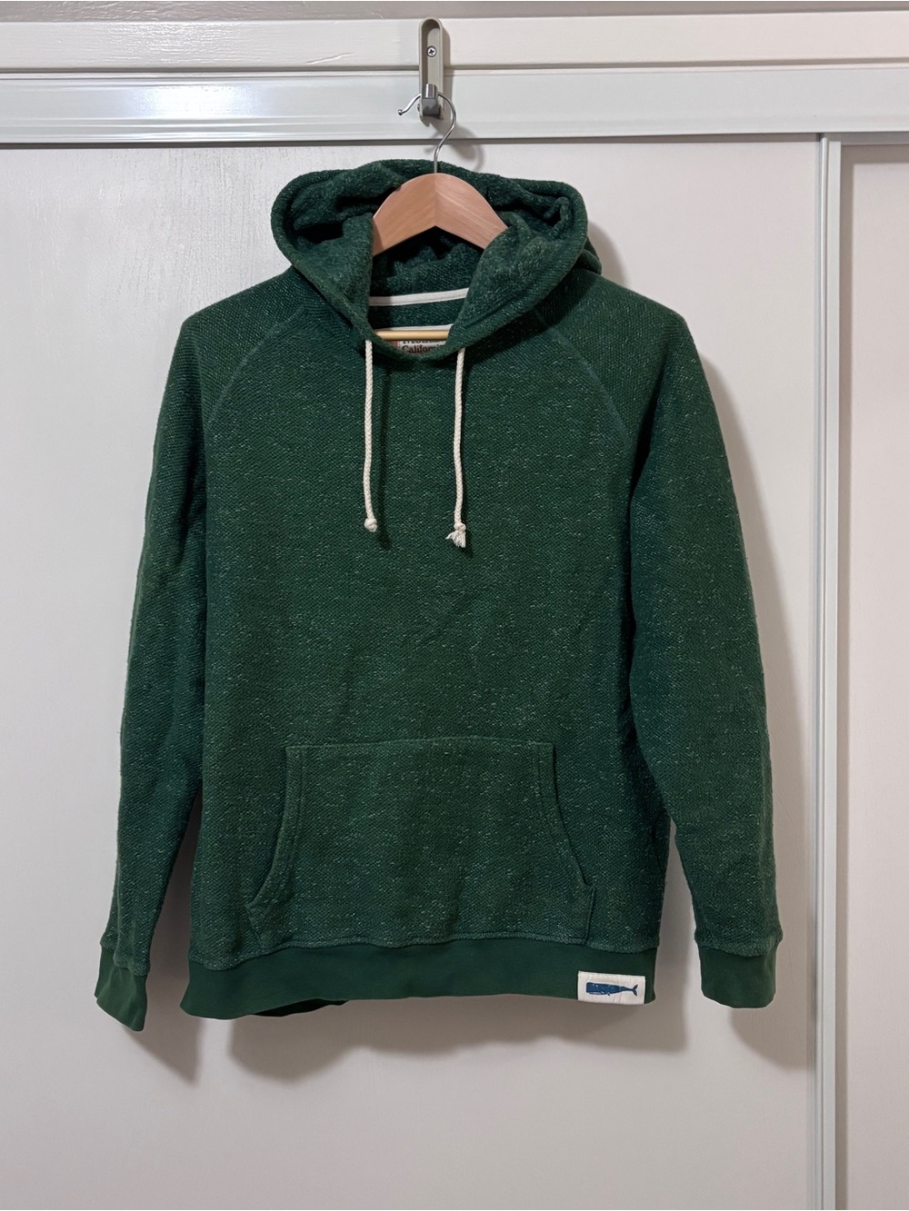 Mollusk Surf Shop Mens Whale Patch Pullover Hoodie Size M Athletic Camping Soft - Picture 2 of 8